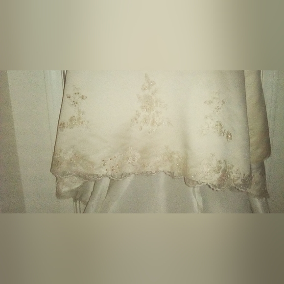 Wedding dress - Picture 5 of 10